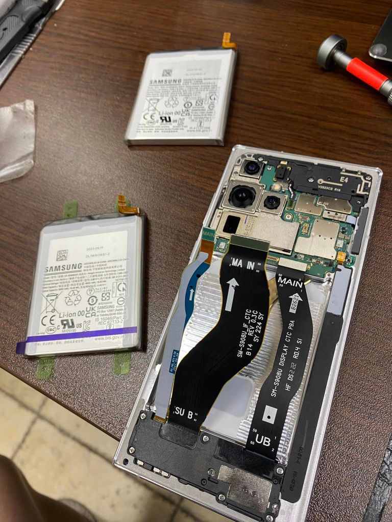 Ремонт и смяна на батерия на Galaxy S 22 Ultra GSM Сервиз SM Mobile Varna